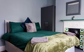 Modern 5 Bed Near Lfc Stadium